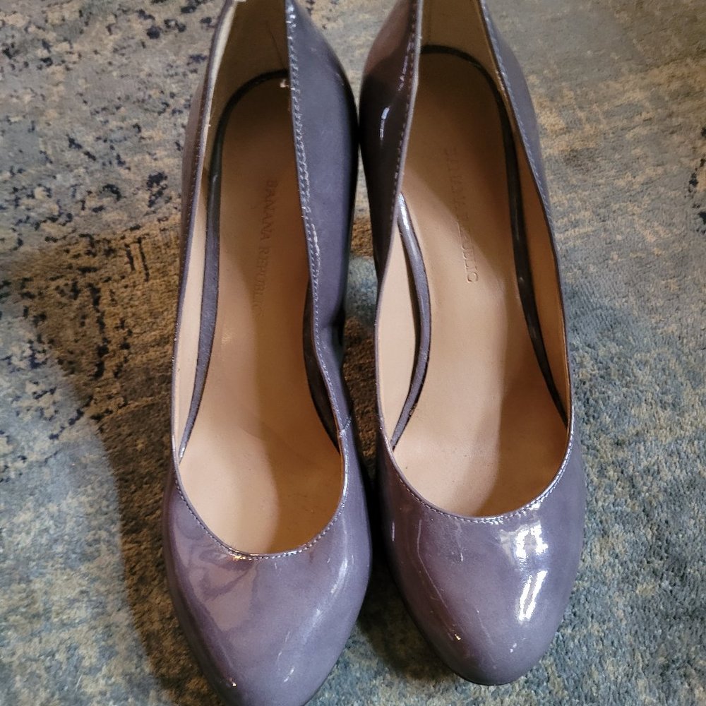 Smokey grey Banana Republic high heel patent leather pumps, 6.5